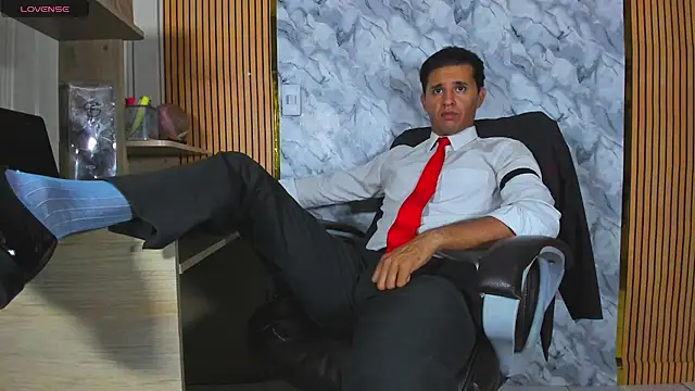 Hideintheoffice online show from 06/25/26, 03:37