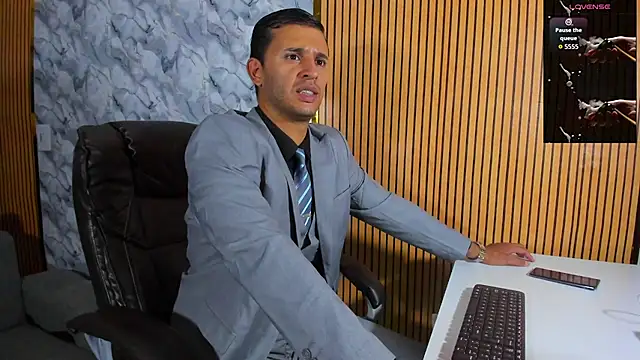 Snapshot of Hideintheoffice chatting on 09/25/25, 11:11 Hideintheoffice online show from 09/25/25, 11:11