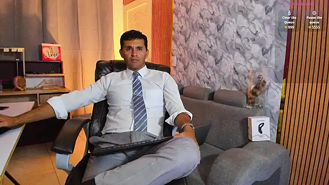 Hideintheoffice online show from 02/17/26, 05:27