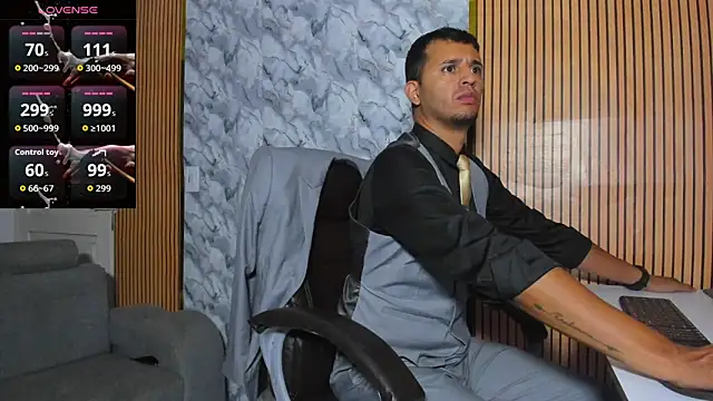 Hideintheoffice online show from 11/25/25, 10:59