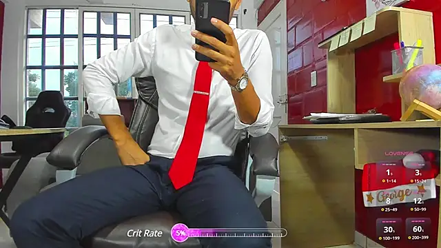 Snapshot of Hideintheoffice chatting on 12/19/24, 11:29 Hideintheoffice online show from 12/19/24, 11:29