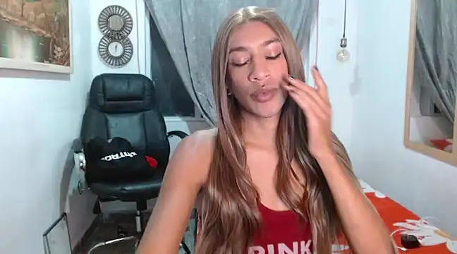Snapshot of Dannacamilsaenz chatting on 03/04/25, 10:24 Dannacamilsaenz online show from 03/04/25, 10:24