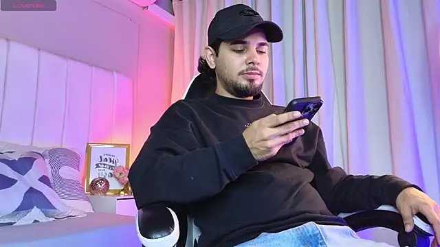 Snapshot of Samir_bear chatting on 02/21/26, 12:29 Samir bear online show from 02/21/26, 12:29