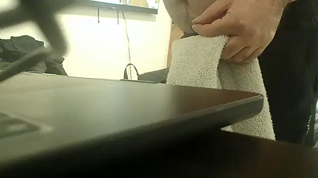 Snapshot of teek1234_1 chatting on 10/18/25, 04:03 teek1234 1 online show from 10/18/25, 04:03