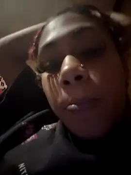 Snapshot of carmelbbyx22 chatting on 12/22/25, 03:39 carmelbbyx22 online show from 12/22/25, 03:39