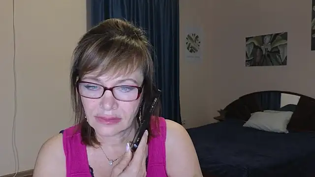 Miss Moren online show from 11/18/25, 02:42