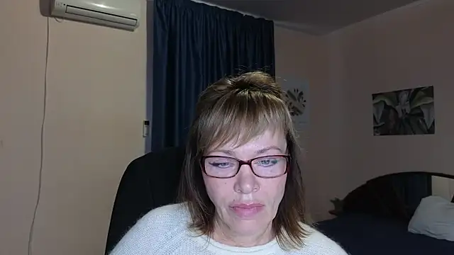 Miss Moren online show from 09/28/25, 04:08