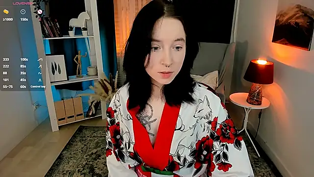 lilithlunna online show from 09/28/25, 10:06