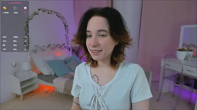 lilithlunna online show from 03/18/25, 09:43