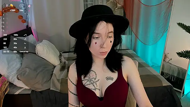 lilithlunna online show from 10/28/25, 02:38