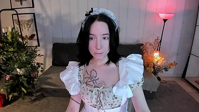 lilithlunna online show from 09/10/25, 10:31