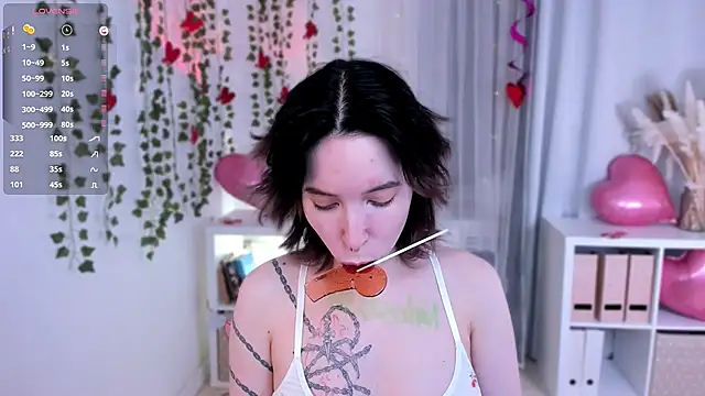 lilithlunna online show from 02/14/25, 07:33