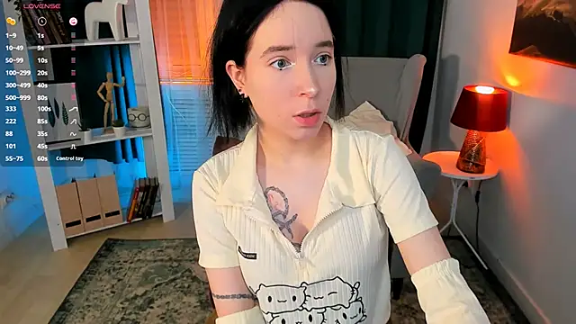 lilithlunna online show from 10/17/25, 12:40