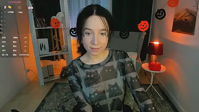 lilithlunna online show from 11/02/25, 09:53