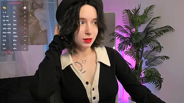 lilithlunna online show from 02/01/25, 10:44