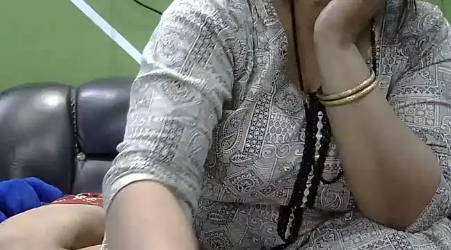 Snapshot of Housewife12 chatting on 03/16/25, 06:34 Housewife12 online show from 03/16/25, 06:34