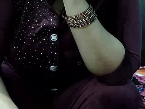 Snapshot of Housewife12 chatting on 12/15/25, 09:04 Housewife12 online show from 12/15/25, 09:04