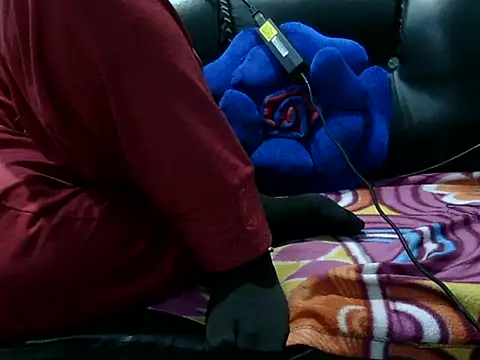 Snapshot of Housewife12 chatting on 12/18/25, 08:30 Housewife12 online show from 12/18/25, 08:30