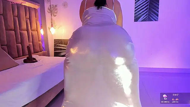 Snapshot of victoriaroyce1 chatting on 11/08/25, 03:48 victoriaroyce1 online show from 11/08/25, 03:48