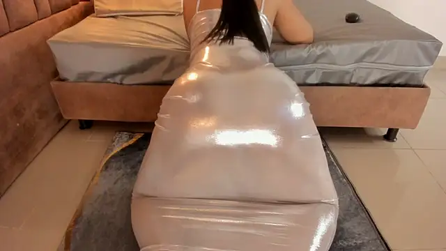 Snapshot of victoriaroyce1 chatting on 12/04/25, 03:11 victoriaroyce1 online show from 12/04/25, 03:11