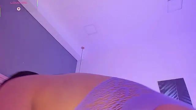 Snapshot of victoriaroyce1 chatting on 10/29/25, 01:21 victoriaroyce1 online show from 10/29/25, 01:21