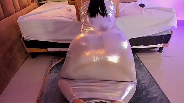 Snapshot of victoriaroyce1 chatting on 11/28/25, 01:11 victoriaroyce1 online show from 11/28/25, 01:11