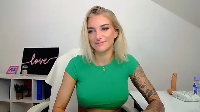 Lia Benini online show from 02/27/25, 01:17