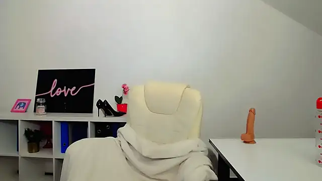 Lia Benini online show from 02/27/25, 10:31