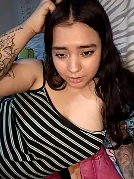 Snapshot of Ema_kraus chatting on 03/18/25, 06:39 Ema kraus online show from 03/18/25, 06:39