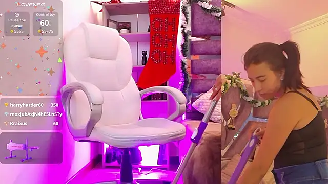 Snapshot of Camilaa1__ chatting on 12/20/24, 11:54 Camilaa1 online show from 12/20/24, 11:54