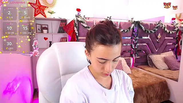 Snapshot of Camilaa1__ chatting on 12/18/24, 04:20 Camilaa1 online show from 12/18/24, 04:20