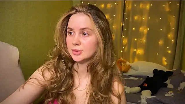 Snapshot of IlonaMurf chatting on 02/18/25, 04:03 IlonaMurf online show from 02/18/25, 04:03