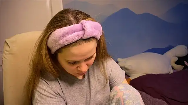 IlonaMurf online show from 10/27/25, 07:31