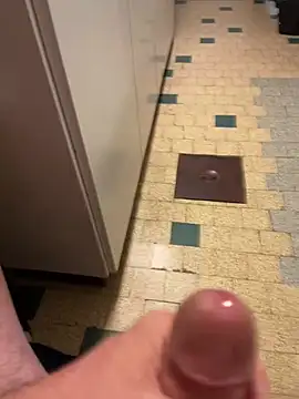 Snapshot of mikiss789 chatting on 02/15/26, 05:19 mikiss789 online show from 02/15/26, 05:19