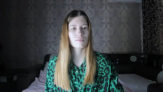 Snapshot of Agnes_Allenn chatting on 10/08/25, 09:44 Agnes Allenn online show from 10/08/25, 09:44