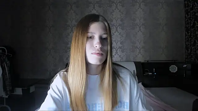 Snapshot of Agnes_Allenn chatting on 10/10/25, 10:38 Agnes Allenn online show from 10/10/25, 10:38