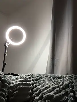 Snapshot of shelovesc chatting on 02/14/25, 11:09 shelovesc online show from 02/14/25, 11:09