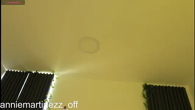 Snapshot of anniemartinezz chatting on 10/02/25, 01:14 anniemartinezz online show from 10/02/25, 01:14