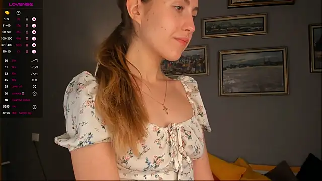 Snapshot of TinaByrd chatting on 12/20/24, 07:28 TinaByrd online show from 12/20/24, 07:28