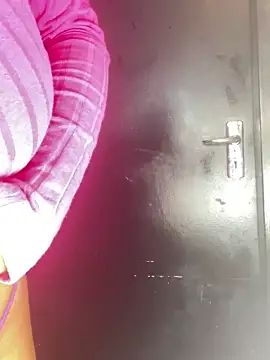 Snapshot of teddy04 chatting on 03/15/25, 08:10 teddy04 online show from 03/15/25, 08:10