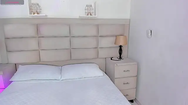 RoseCassie online show from 10/11/25, 01:45