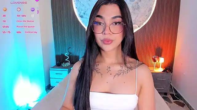 Snapshot of RoseCassie chatting on 06/02/26, 01:33 RoseCassie online show from 06/02/26, 01:33