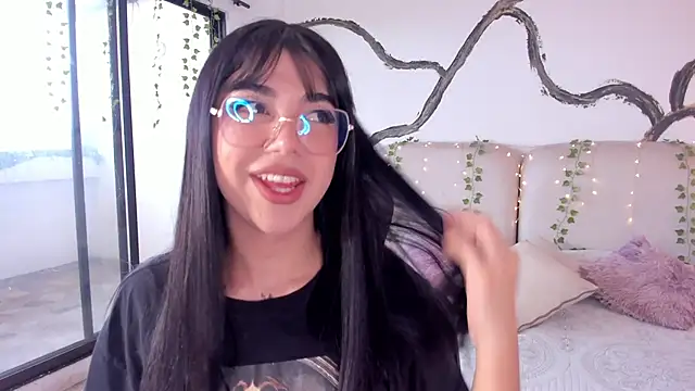 RoseCassie online show from 10/31/25, 01:52