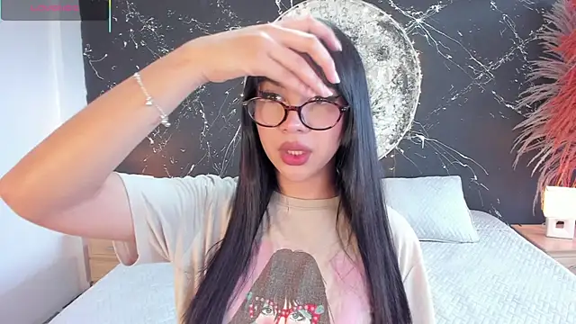 RoseCassie online show from 12/17/25, 02:00