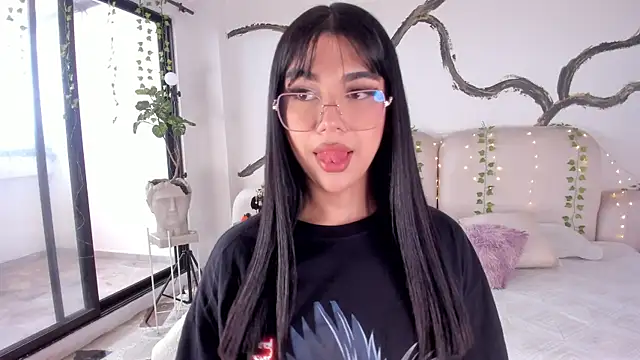 RoseCassie online show from 10/28/25, 01:54