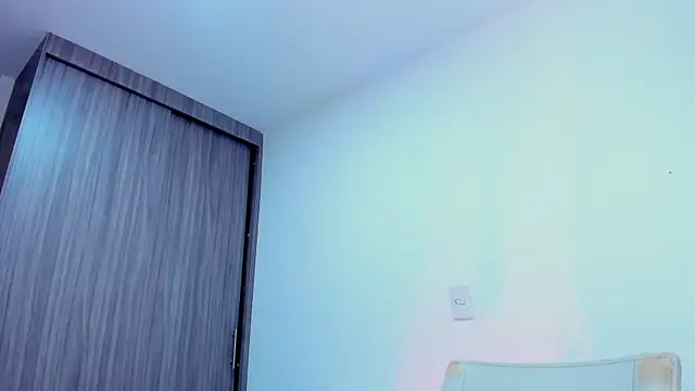 Sara Leblanc online show from 10/23/25, 04:05