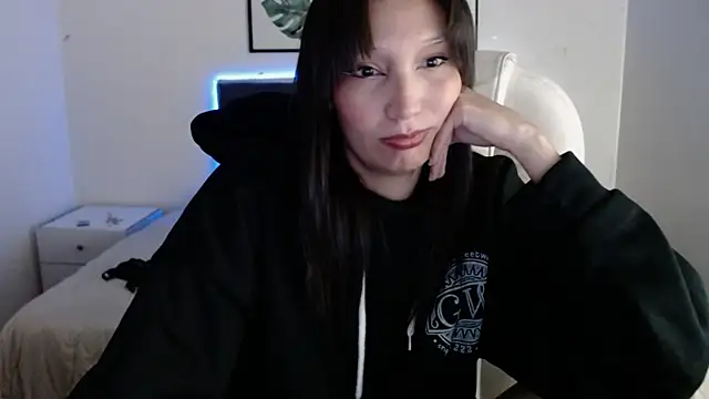 mia collens online show from 12/18/25, 01:00