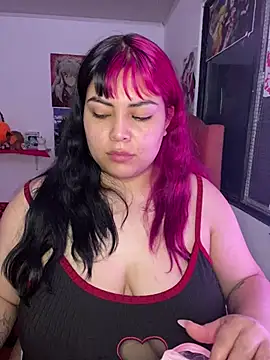 Snapshot of Pinky-Flower chatting on 01/18/25, 11:22 Pinky-Flower online show from 01/18/25, 11:22