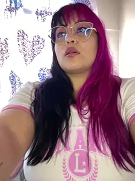 Snapshot of Pinky-Flower chatting on 02/14/25, 09:53 Pinky-Flower online show from 02/14/25, 09:53