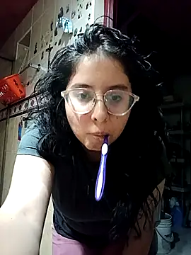 Snapshot of valentina568 chatting on 10/21/25, 03:39 valentina568 online show from 10/21/25, 03:39